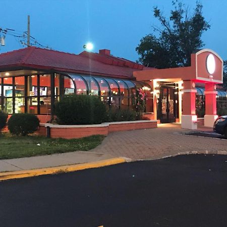 Days Inn By Wyndham Nanuet / Spring Valley Екстериор снимка