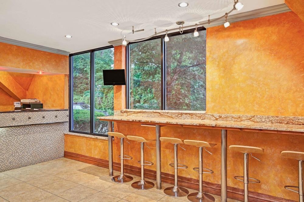 Days Inn By Wyndham Nanuet / Spring Valley Екстериор снимка