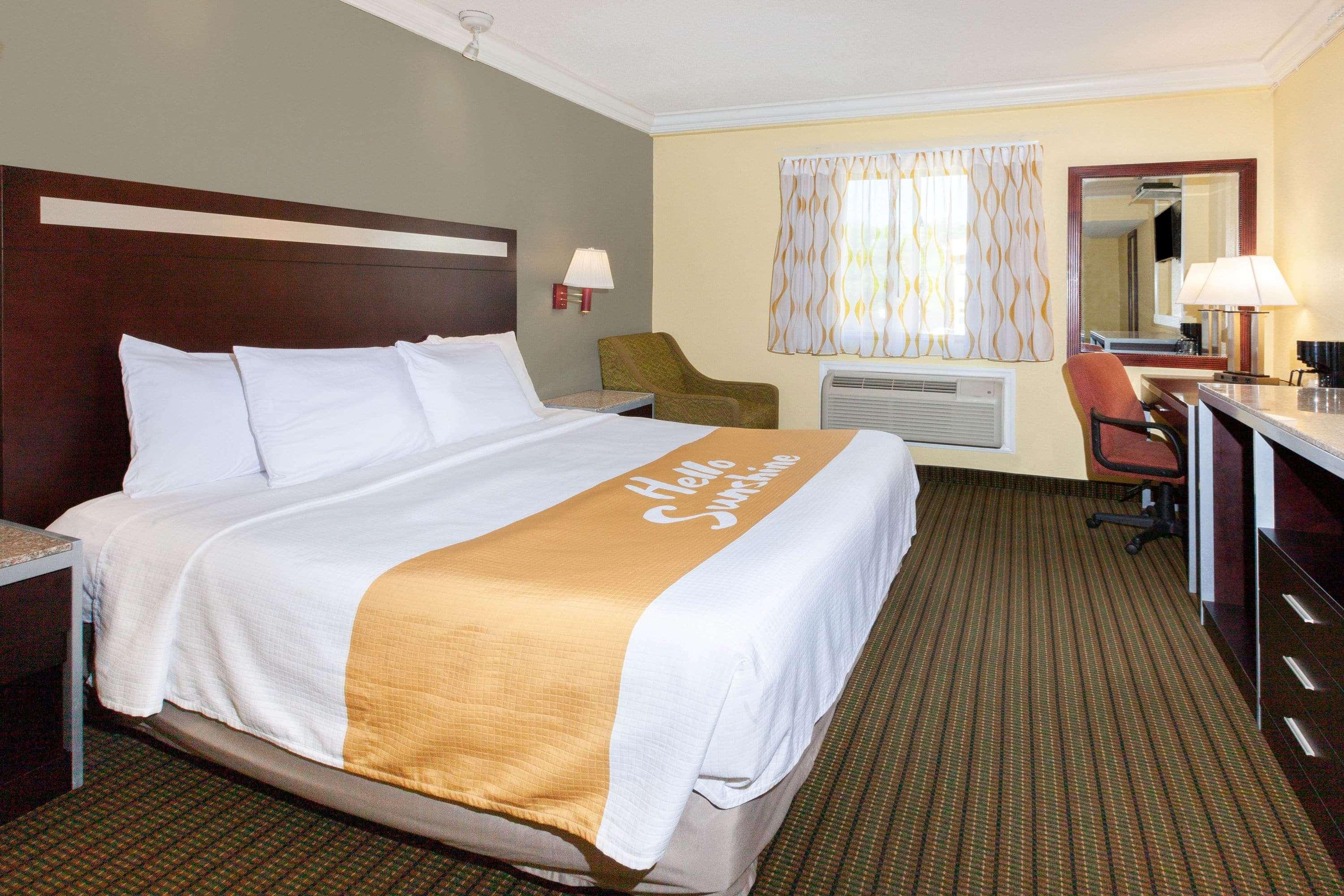 Days Inn By Wyndham Nanuet / Spring Valley Екстериор снимка