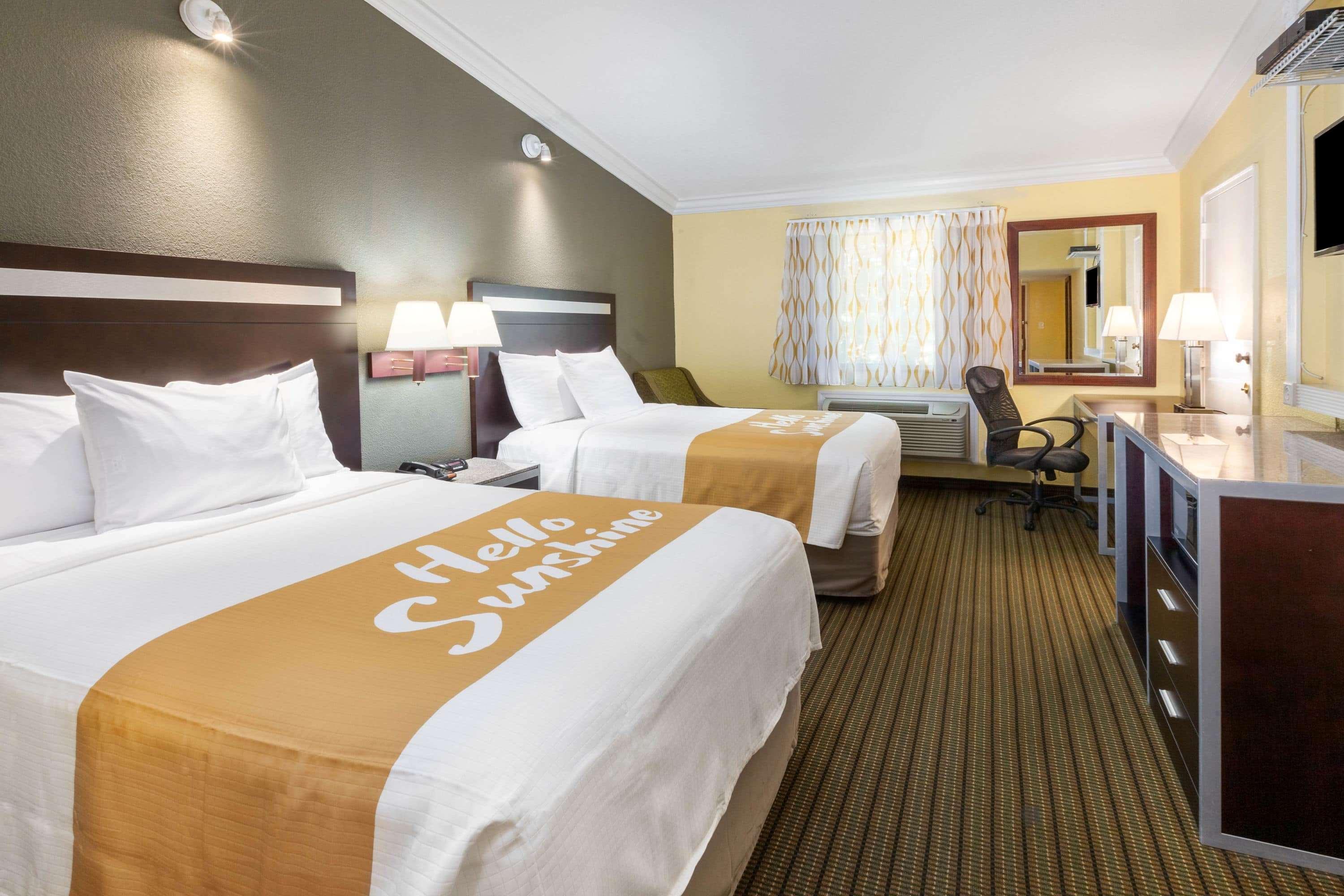 Days Inn By Wyndham Nanuet / Spring Valley Екстериор снимка