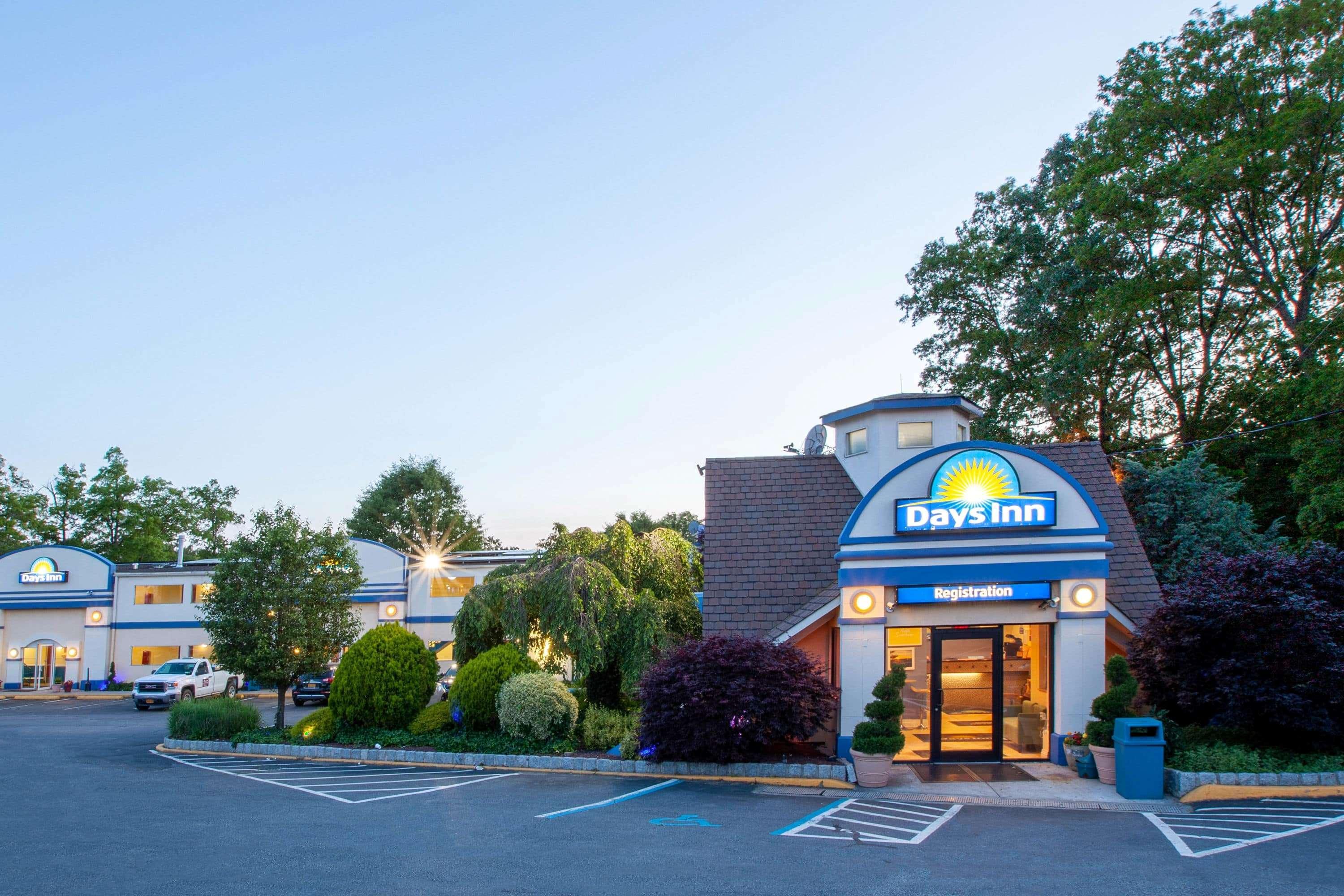 Days Inn By Wyndham Nanuet / Spring Valley Екстериор снимка