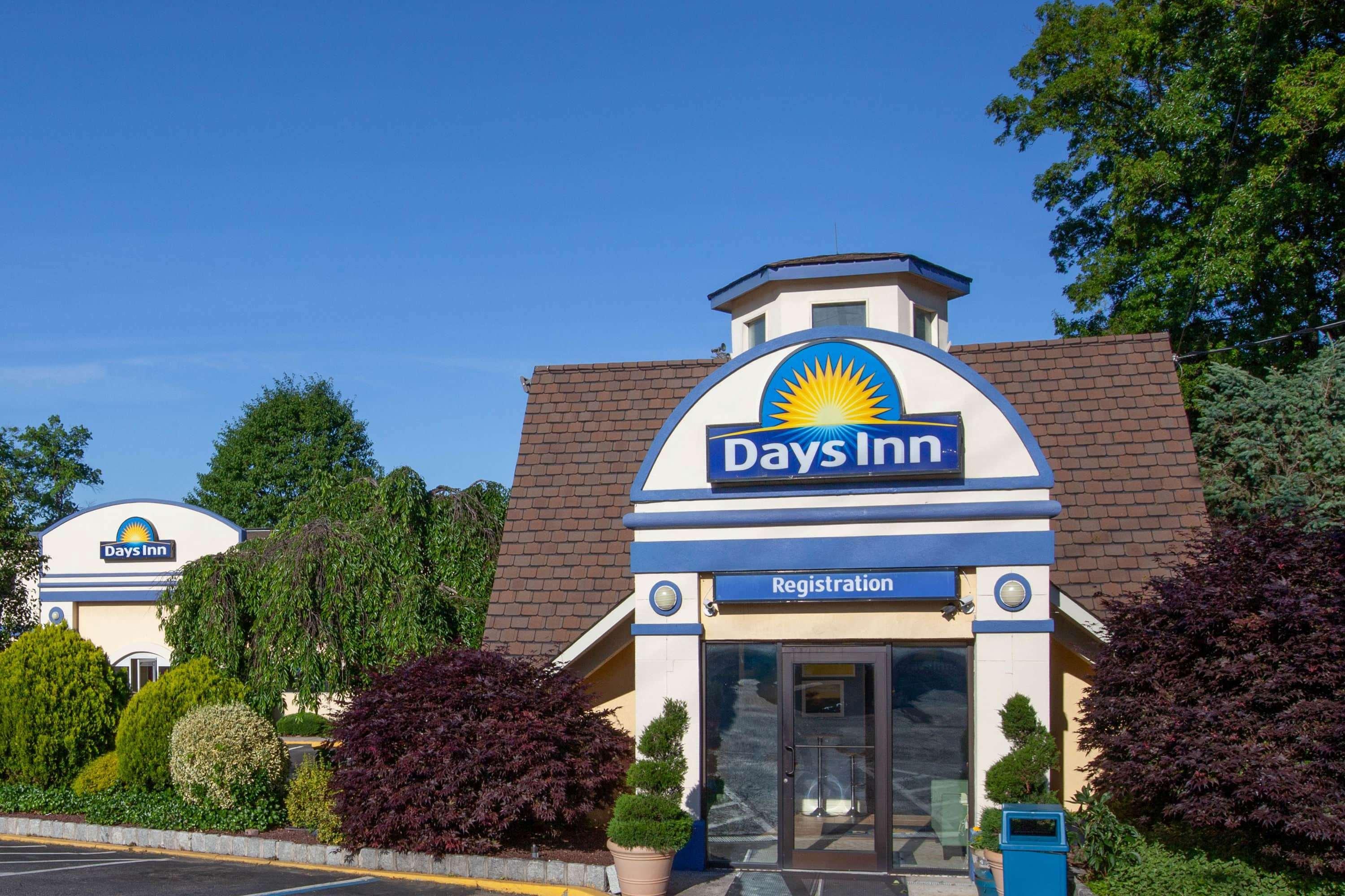 Days Inn By Wyndham Nanuet / Spring Valley Екстериор снимка