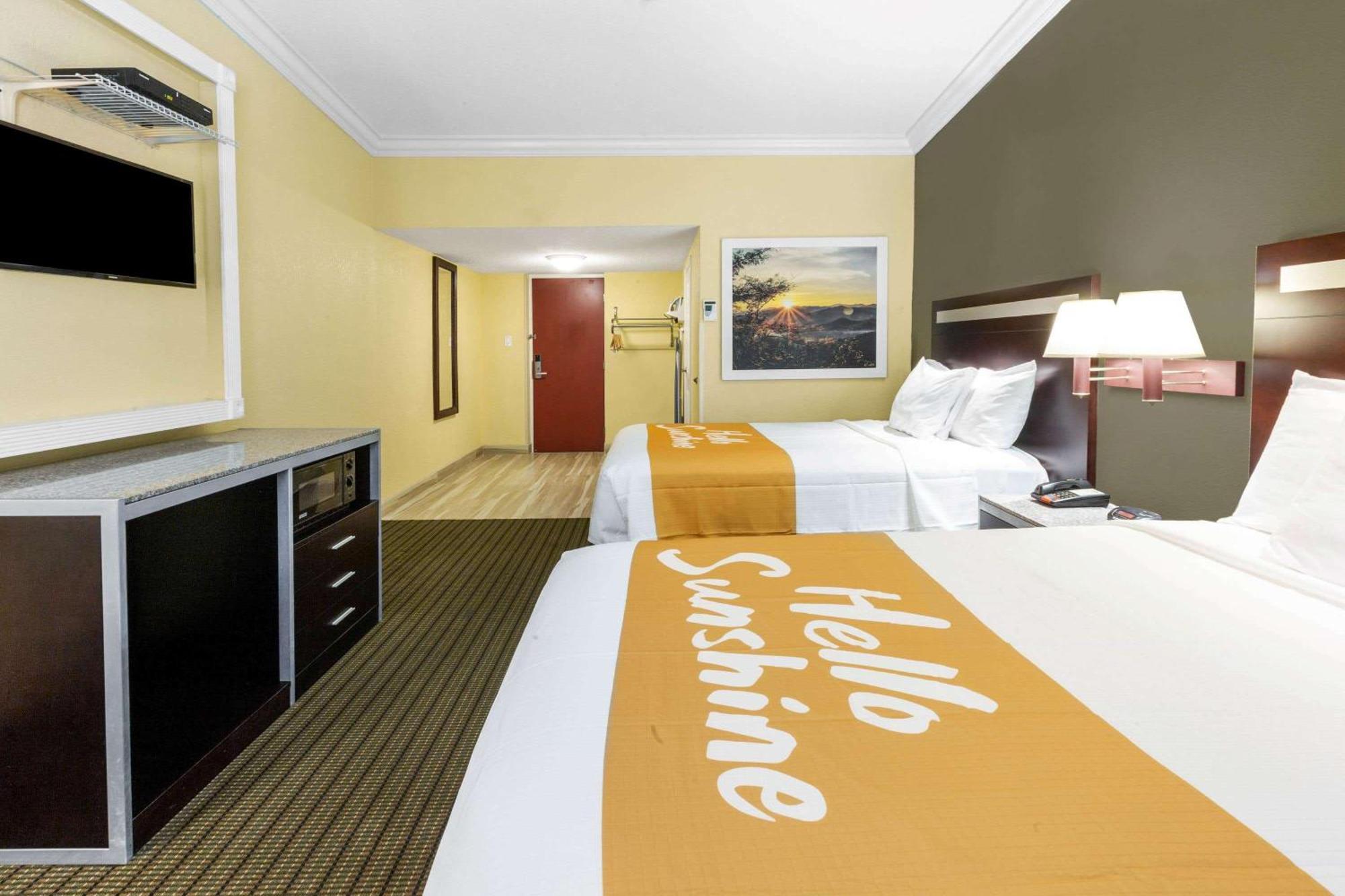 Days Inn By Wyndham Nanuet / Spring Valley Екстериор снимка