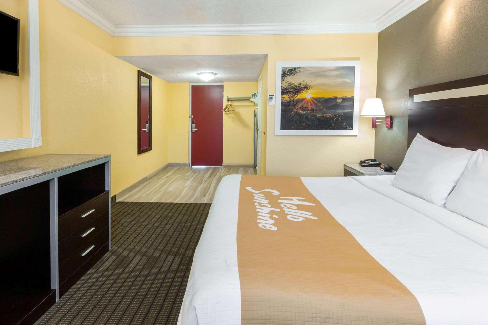 Days Inn By Wyndham Nanuet / Spring Valley Екстериор снимка